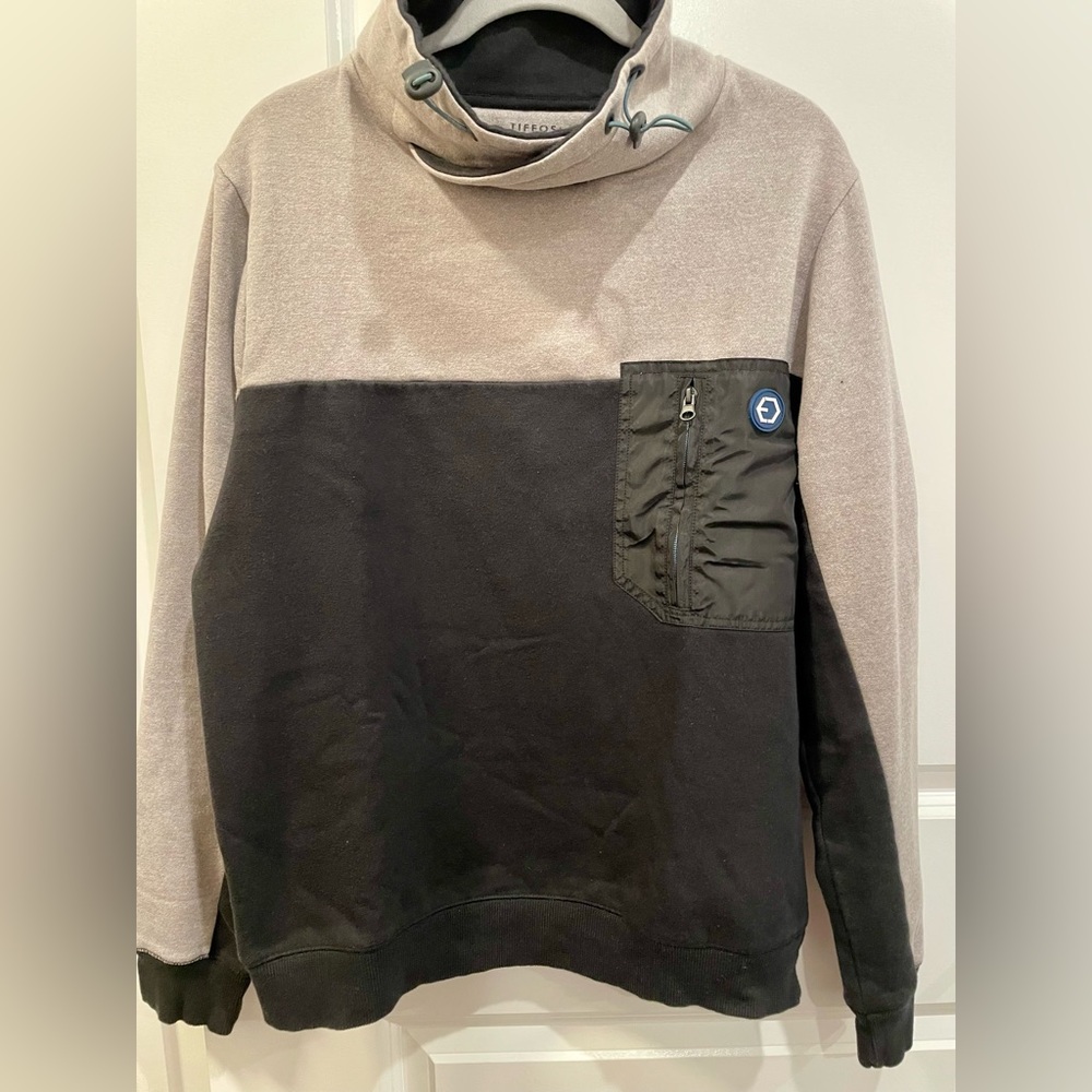 Men’s Mockneck Sweatshirt size M